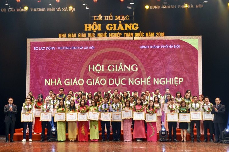 doan ha noi gianh giai nhat tai hoi giang nha giao giao duc nghe nghiep