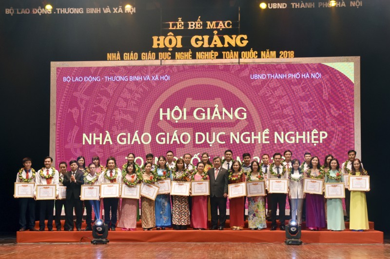 doan ha noi gianh giai nhat tai hoi giang nha giao giao duc nghe nghiep