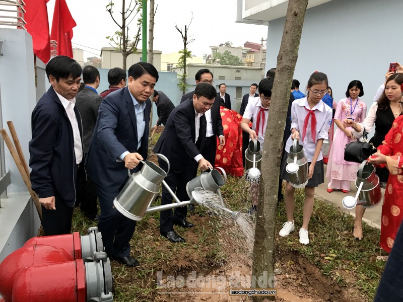 Chủ tịch UBND Thành phố Hà Nội Nguyễn Đức Chung tham dự Tết trồng cây tại quận Nam Từ Liêm