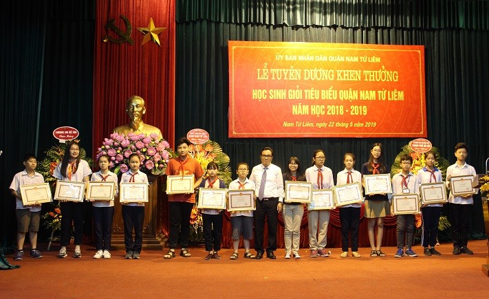 Tuyên dương 120 học sinh giỏi tiêu biểu năm học 2018-2019