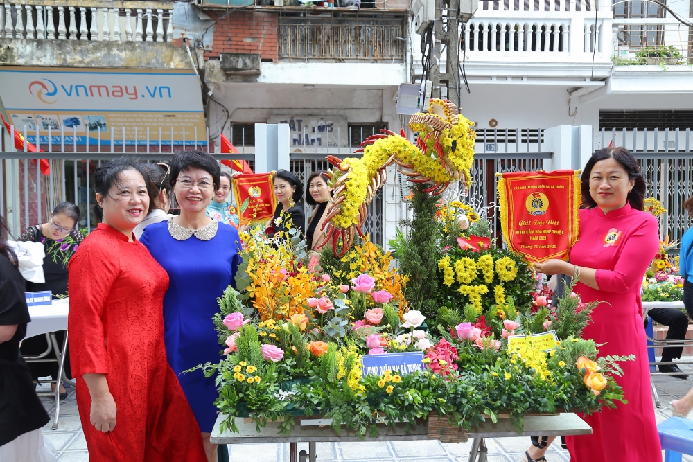 Sôi nổi hội thi cắm hoa nghệ thuật với chủ đề “Thăng Long - Hà Nội”