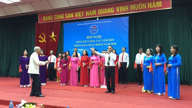 chu trong cac hoat dong hoa binh huu nghi