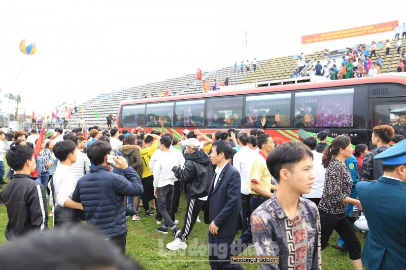 ha noi tan binh rang ro trong ngay hoi quan