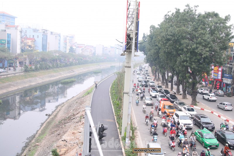 Làm sạch sông Tô Lịch: Căn cơ là xử lý nguồn chất thải vào dòng sông