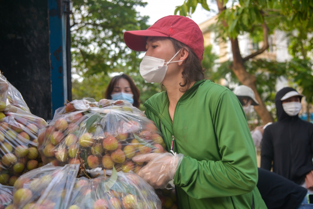 Người dân Hà Nội chung tay giải cứu nông sản Bắc Giang