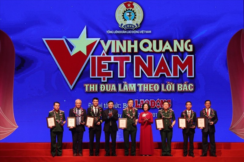 Tôn vinh 19 tấm gương thi đua làm theo lời Bác