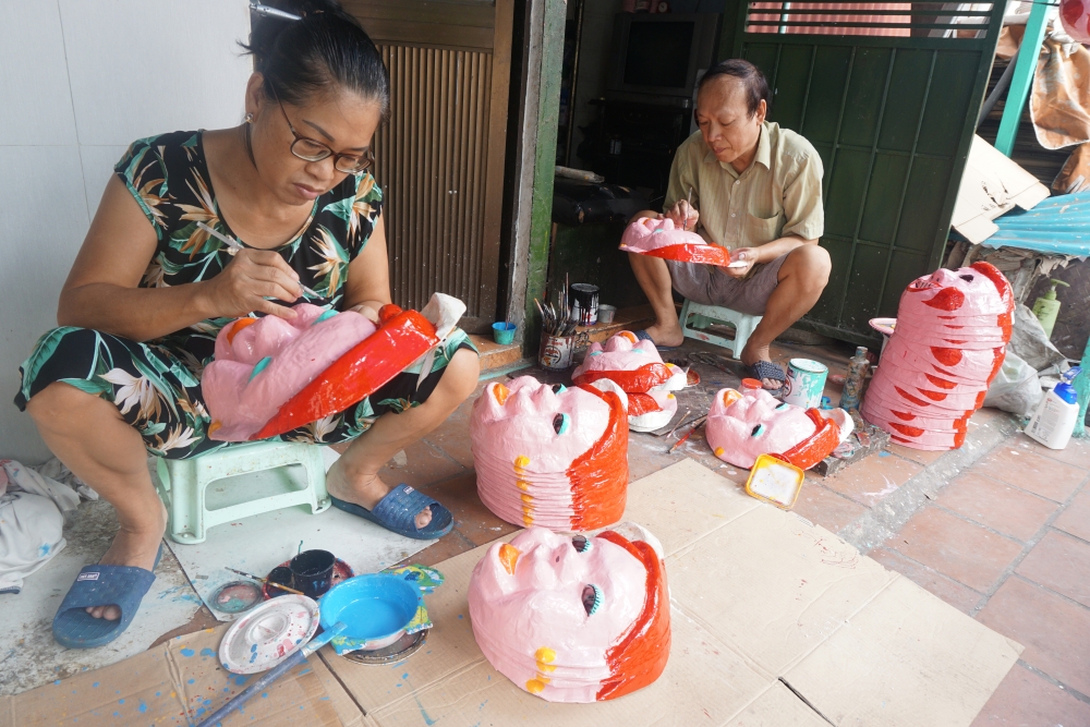 Những người “giữ hồn” Trung thu cho trẻ