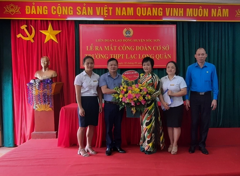 Ra mắt công đoàn cơ sở Trường Trung học phổ thông Lạc Long Quân