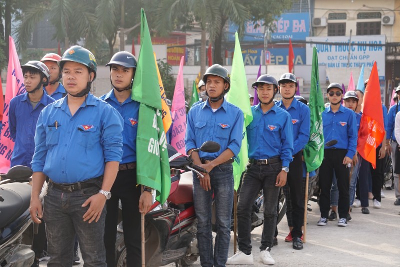 Hàng trăm thanh niên diễu hành hưởng ứng Tháng hành động quốc gia về Dân số