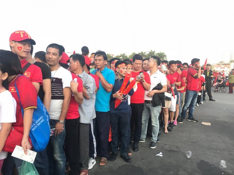 co dong vien nhuom do ha noi truoc tran ban ket aff cup