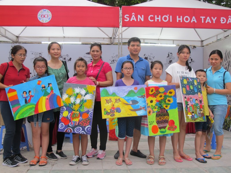 hoa si nhi dong hanh cung thien nhan va nhung nguoi ban