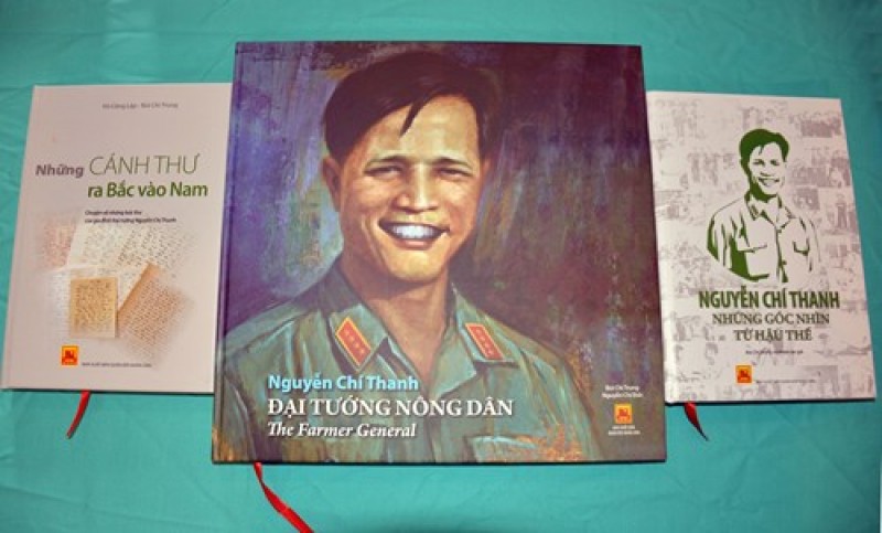 ra mat bo sach dai tuong nguyen chi thanh