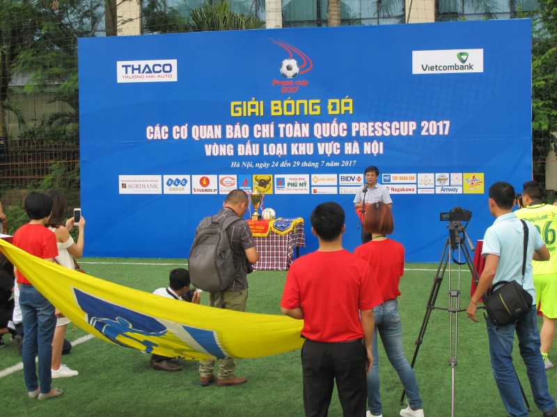 Khởi tranh vòng loại giải bóng đá các cơ quan báo chí khu vực Hà Nội 2017