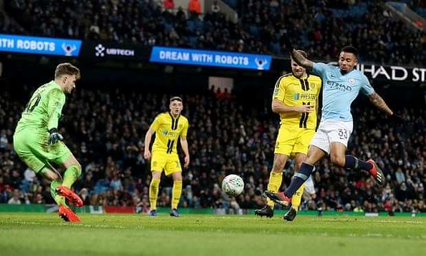 man city 9 0 burton albion dem kinh hoang tai etihad