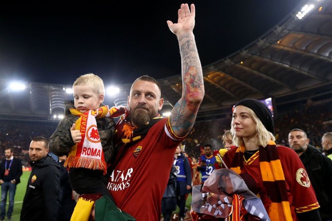 De Rossi chính thức treo giày