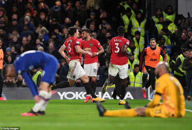 Chelsea 0-2 Man Utd: "Quỷ đỏ" áp sát top 4