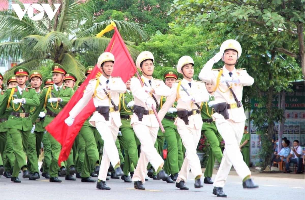 Lễ Thượng cờ "Thống nhất non sông" quy mô, trang nghiêm và xúc động