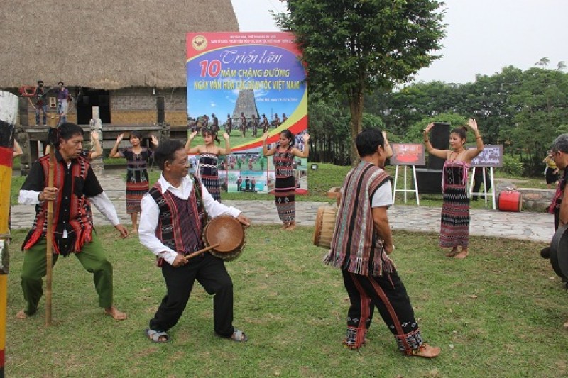 bai 1 ban sac van hoa dan bi mai mot