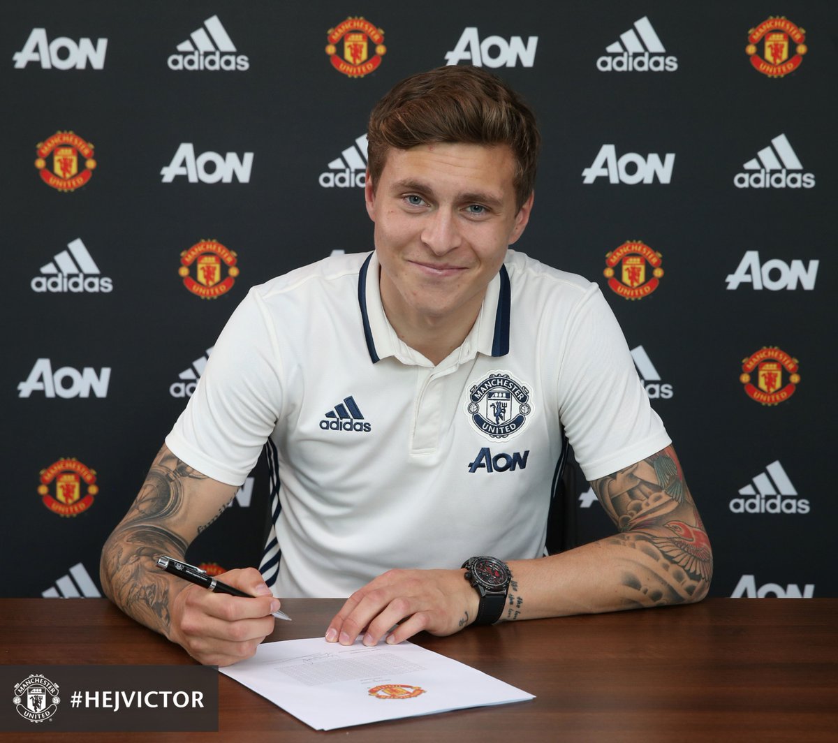 Lindelof ra mắt người hâm mộ Man Utd