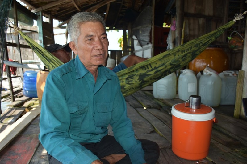 nguoi thap lua cho nhung manh doi tren dao hon doc