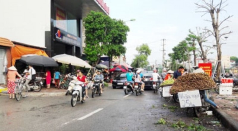 Chợ cóc ở phố Vũ Tông Phan đã hoạt động trở lại