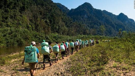 du khach quoc te tiep tuc ca ngoi hang son doong