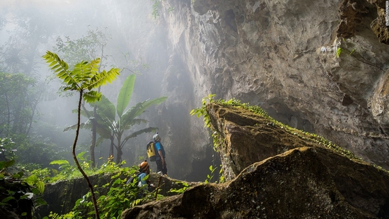 du khach quoc te tiep tuc ca ngoi hang son doong