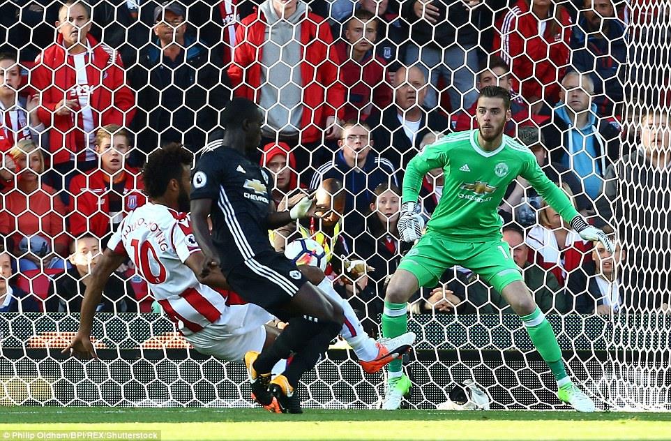 Stoke 2-2 Man Utd: "Quỷ đỏ" sập bẫy tại Britannia