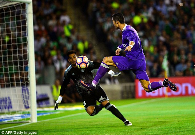 CR7 trở lại, Bernabeu lại bừng sáng