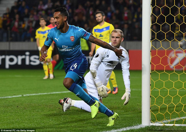 BATE 2-4 Arsenal: Pháo thủ giữ vững ngôi đầu