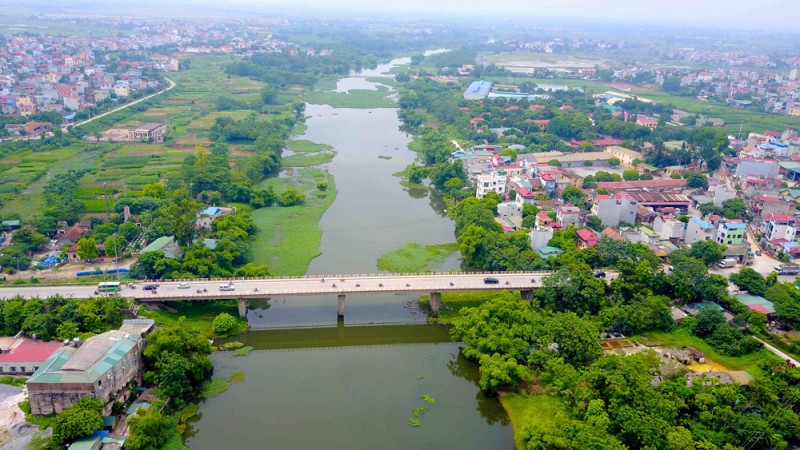 song ho o ha noi dang o nhiem tram trong he luy tu nuoc thai