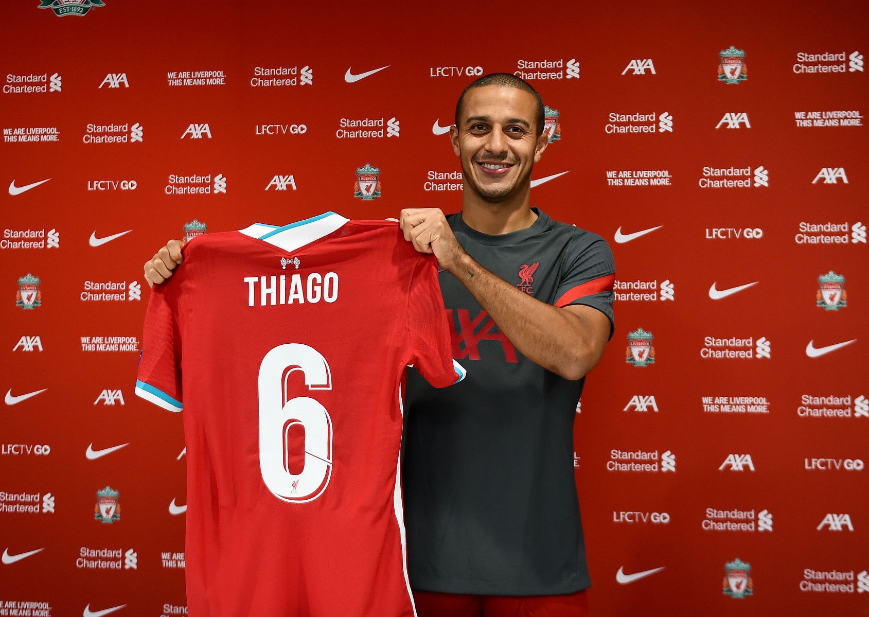 Thiago Alcantara chính thức gia nhập Liverpool