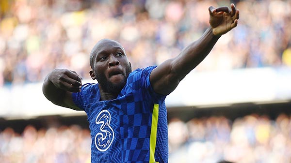 Lukaku rực sáng, Chelsea áp sát ngôi đầu