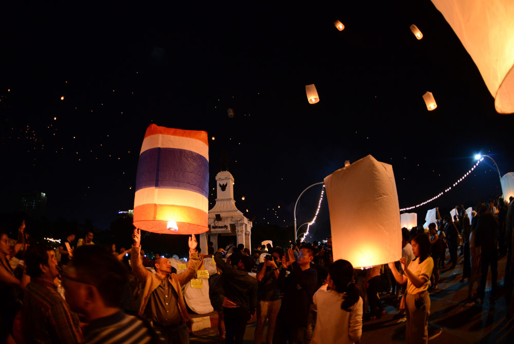 lung linh le hoi tha den troi yi peng o thai lan