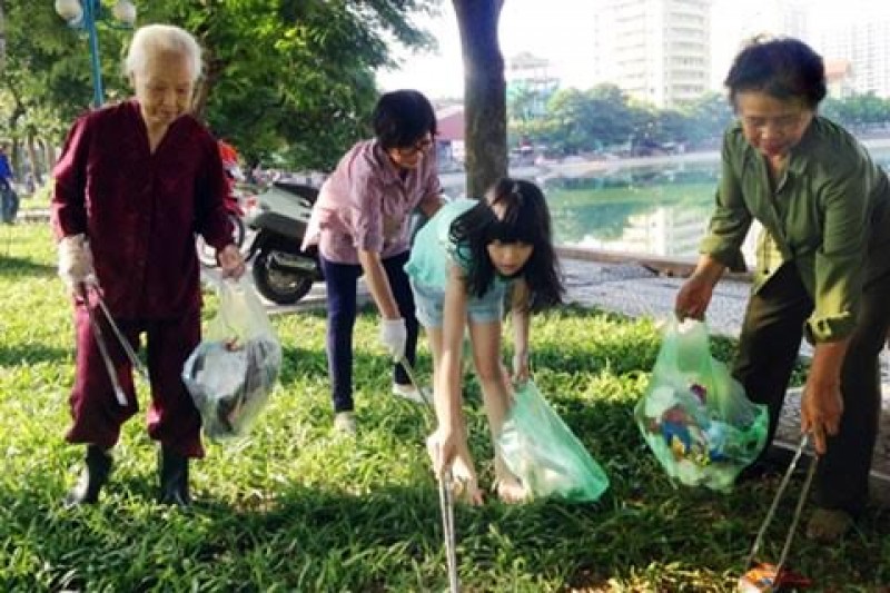 Những “người gàn” làm đẹp Hà Nội