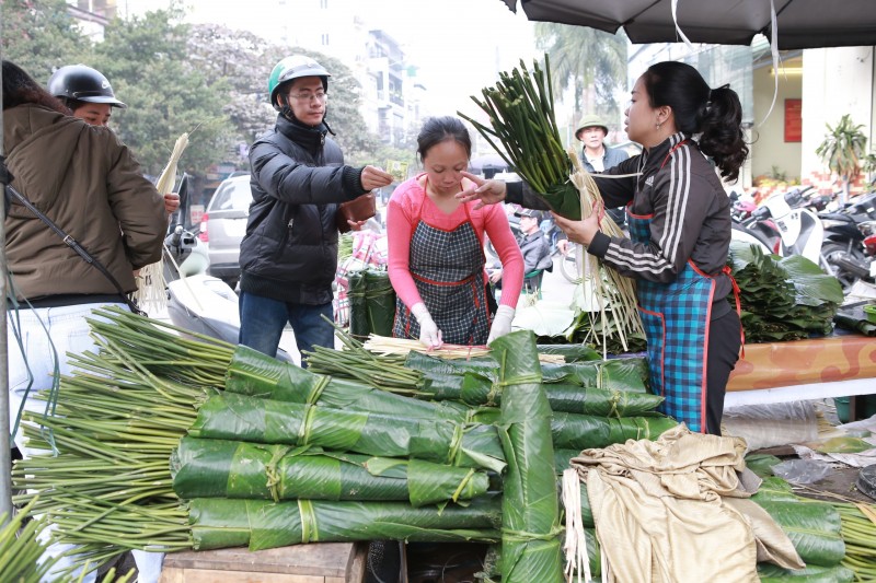 cho la dong lau doi nhat ha noi vang khach ngay can tet