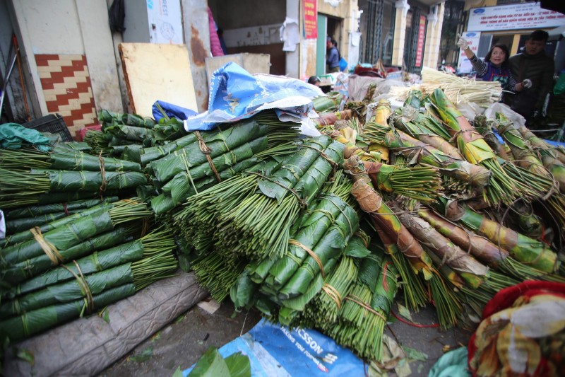 cho la dong lau doi nhat ha noi vang khach ngay can tet