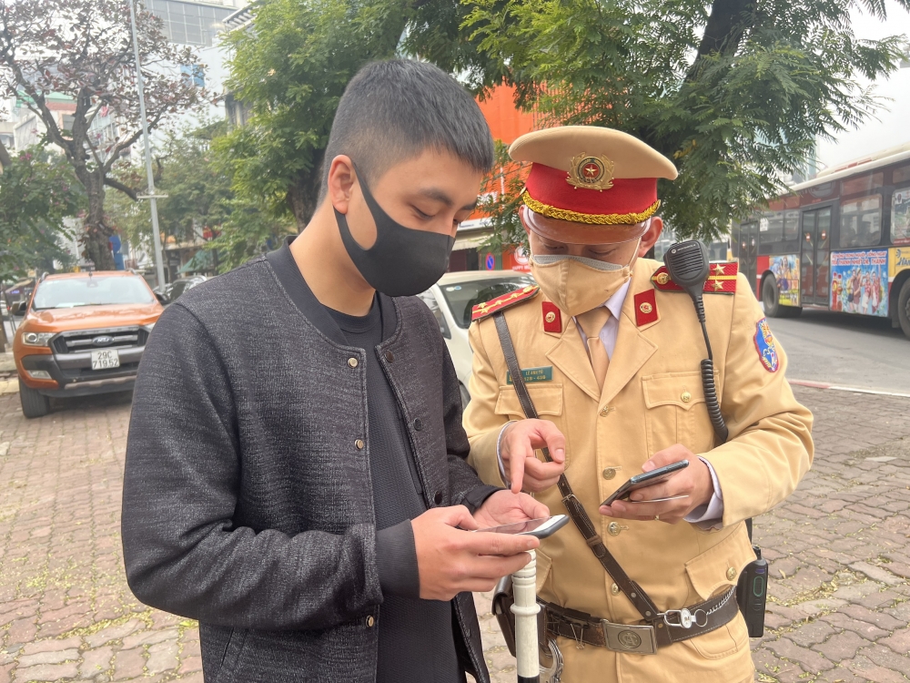 Nộp phạt vi phạm giao thông trực tuyến: Hạn chế tiêu cực, tạo thuận tiện cho người dân