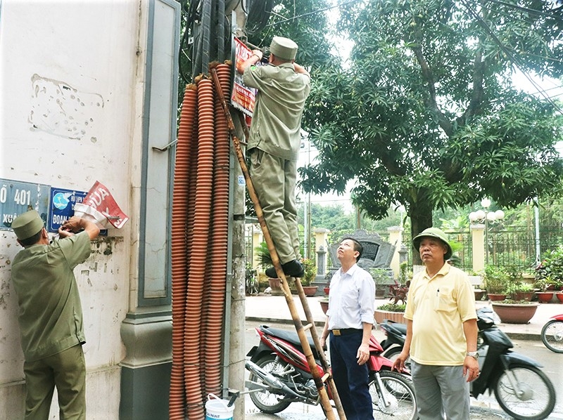 Phường Xuân Đỉnh ra quân tổng vệ sinh môi trường chào mừng ngày bầu cử