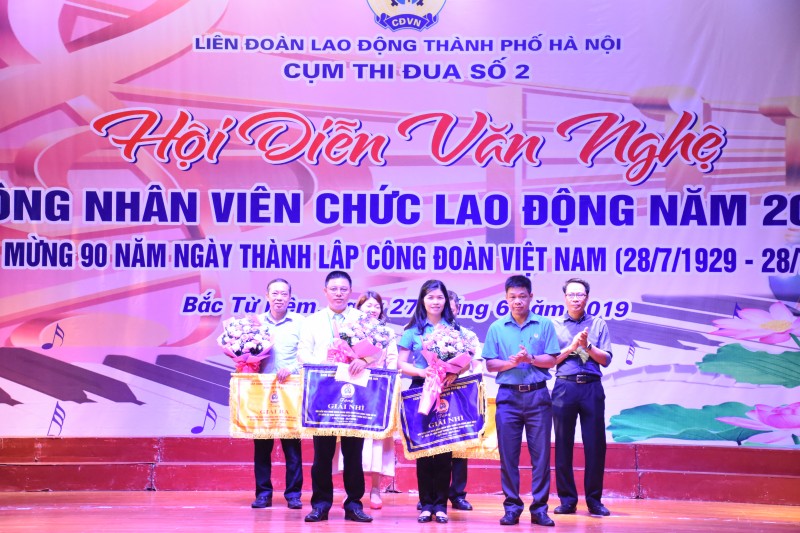 tung bung hoi dien van nghe cong nhan vien chuc lao dong cum thi dua so 2