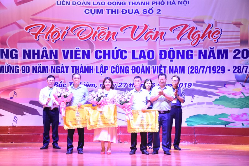 tung bung hoi dien van nghe cong nhan vien chuc lao dong cum thi dua so 2