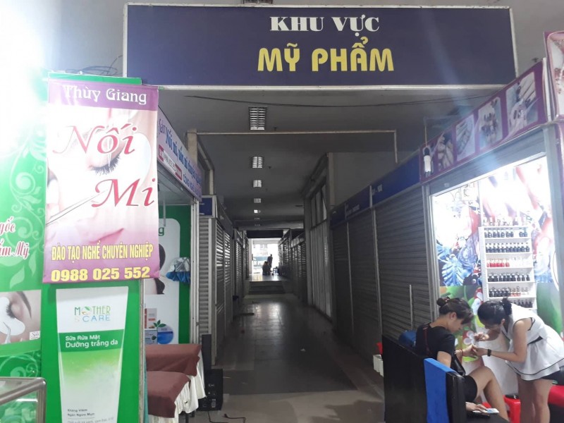 ky 1 trung tam thuong mai vang nhu chua ba danh