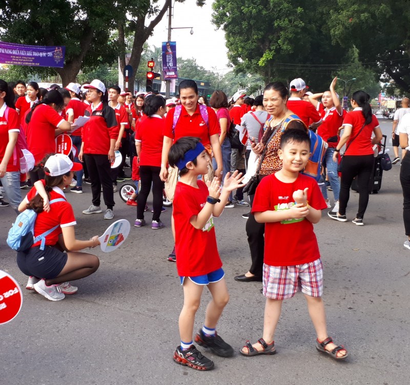 chay vi tre em ha noi 2018