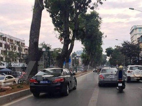 Hà Nội: Xế hộp biển xanh “ngang nhiên” chiếm làn xe buýt nhanh BRT