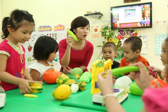 Hàng nghìn giáo viên mầm non đang dạy hợp đồng sẽ được hưởng chế độ như giáo viên biên chế