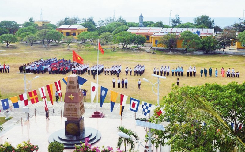 nhung cot moc chu quyen tren bien