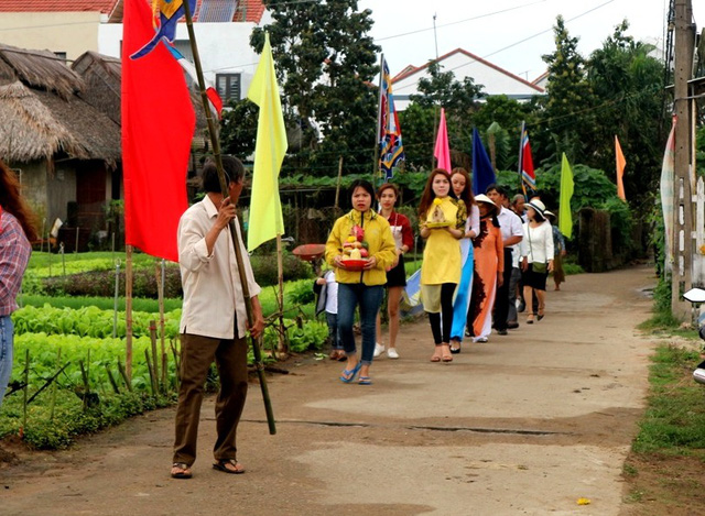 Tưng bừng trẩy hội cầu bông ở làng rau hơn 500 năm tuổi