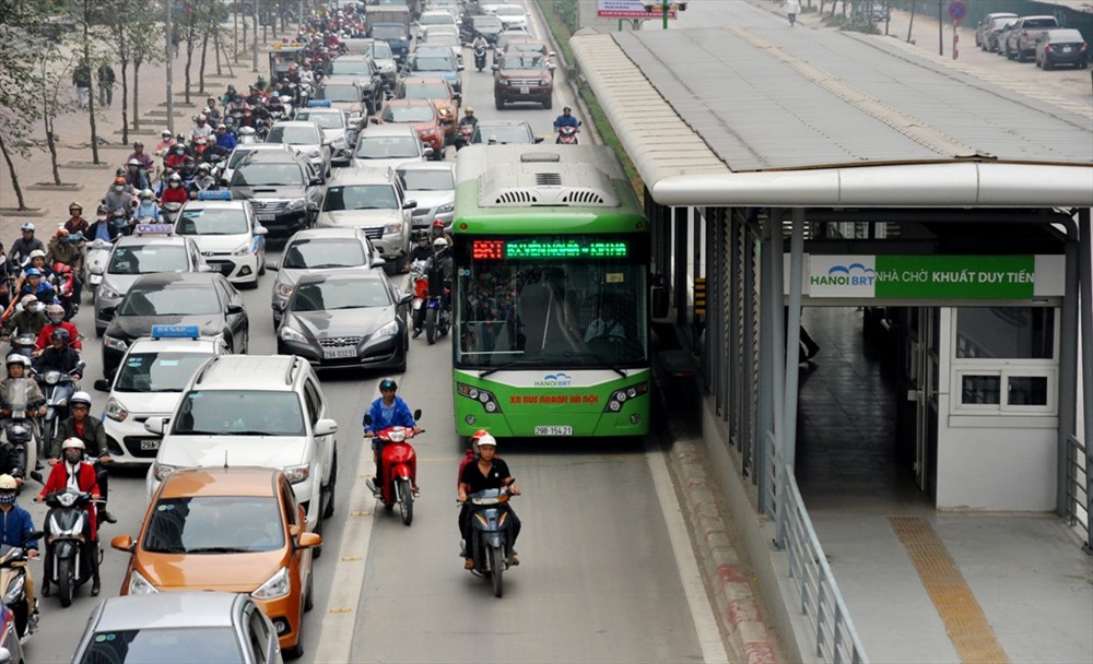 bat ngo de xuat cho xe di vao lan duong buyt nhanh brt