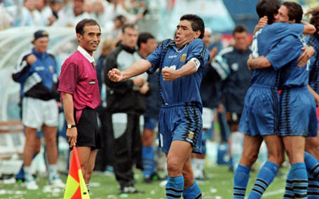 Ở World Cup 1994, huyền thoại bóng đá Diego Maradona đã bị đuổi khỏi giải sau khi bị phát hiện dương tính với chất Ephedrine. Sau scanal này, ông đã chính thức nói lời chia tay sân cỏ.