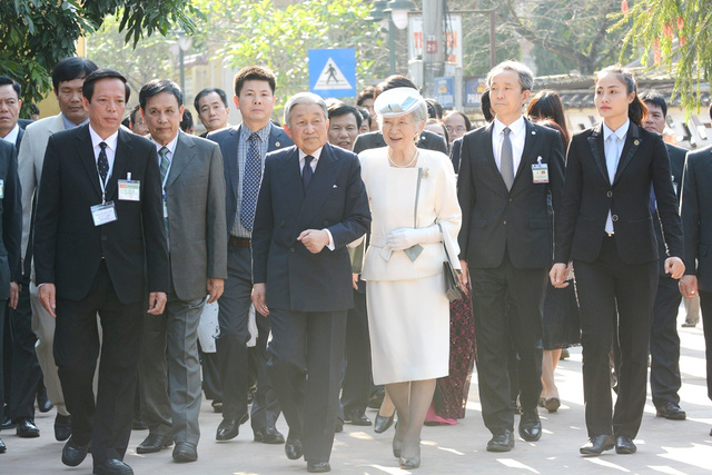 suc khoe it nguoi bi kip cua nha vua va hoang hau nhat ban